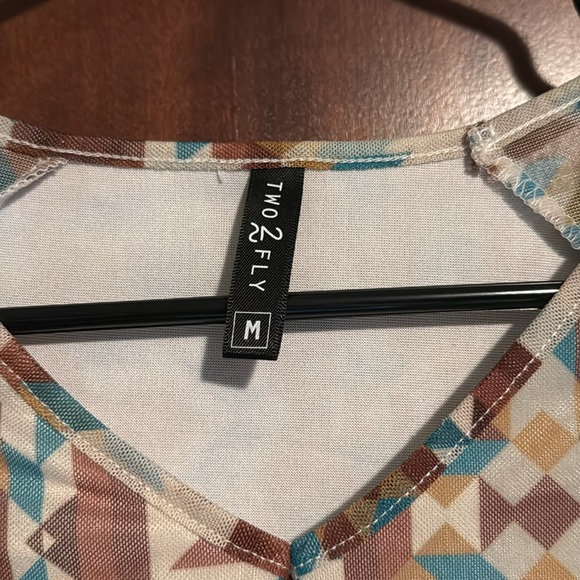 Geometric Patterned Women's Top - Picture 2 of 4